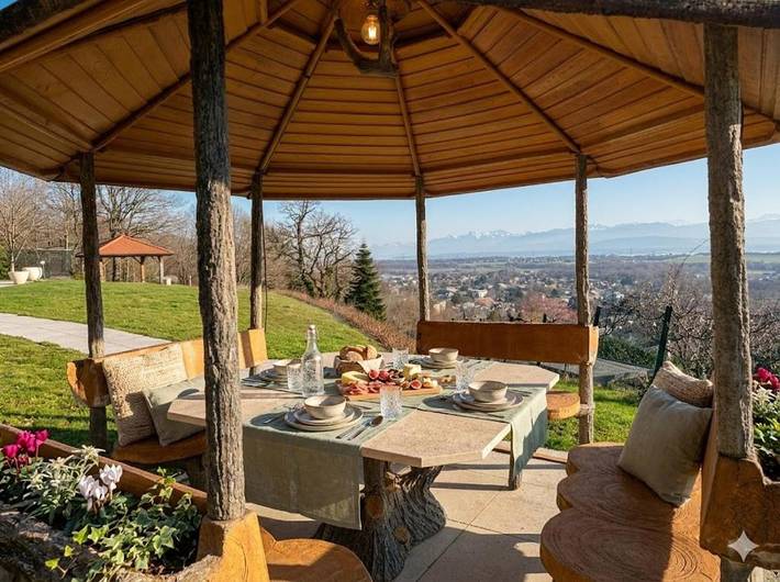 Location de vacances pour 12 personnes, avec vue sur le lac et balcon ainsi que vue et jardin à Divonne-les-Bains - 2