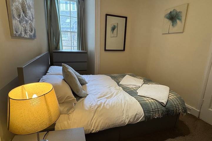 Apartamento entero, Piso de 2 dormitorios en el primer piso bellamente actualizado en el corazón del casco antiguo de Edimburgo in Edimburgo, Lothian