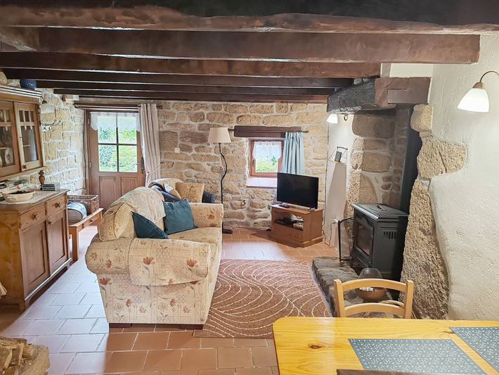 Cottage 'Ti Rose' with Private Terrace, Private Garden and Wi-Fi in Melrand, Pontivy region
