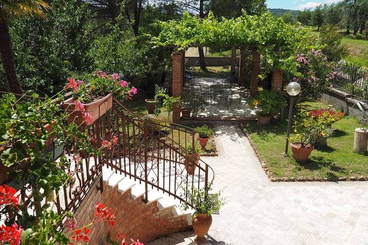 Appartamento intero, Casa Pozzo, immersa nel verde a pochi km da San  Gimignano  ideale per coppie in San Gimignano, Siena e dintorni