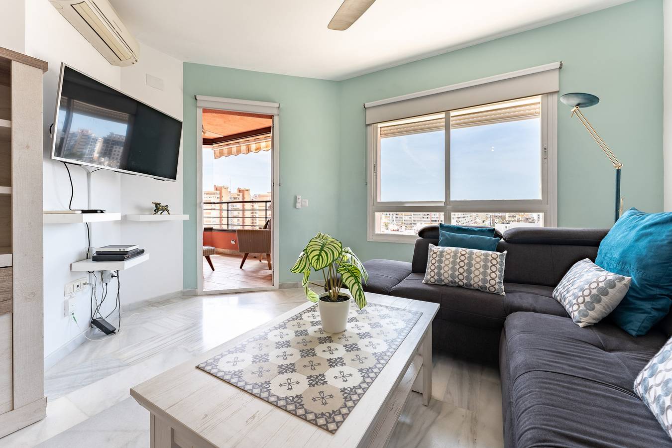 Entire apartment, Malagasuite Coastal Paradise Fuengirola in Los Boliches, Fuengirola