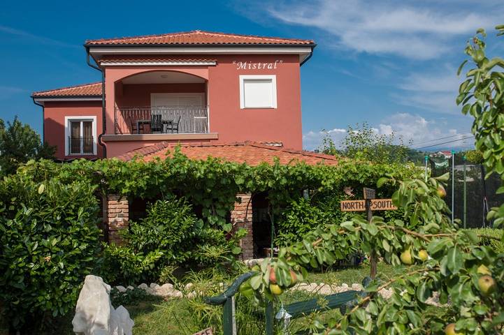Ferienwohnung für 4 Personen, mit Terrasse, mit Haustier auf Rab