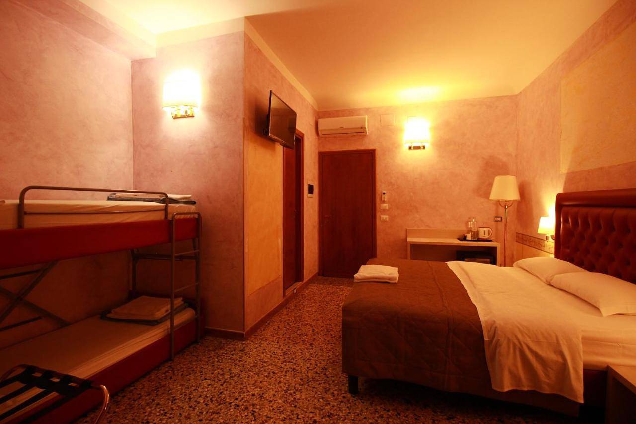 Guesthouse for 4 people with balcony in Rome, Rome Province