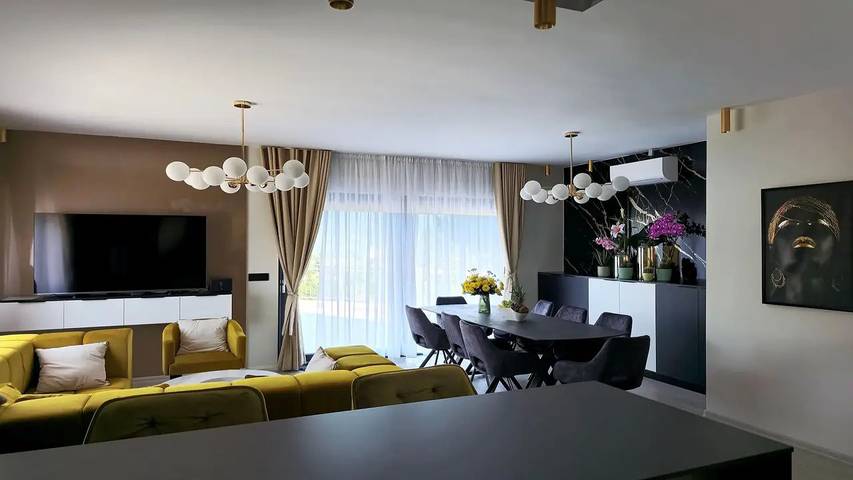 Villa for 9 people, with pool and terrace in Srebreno
