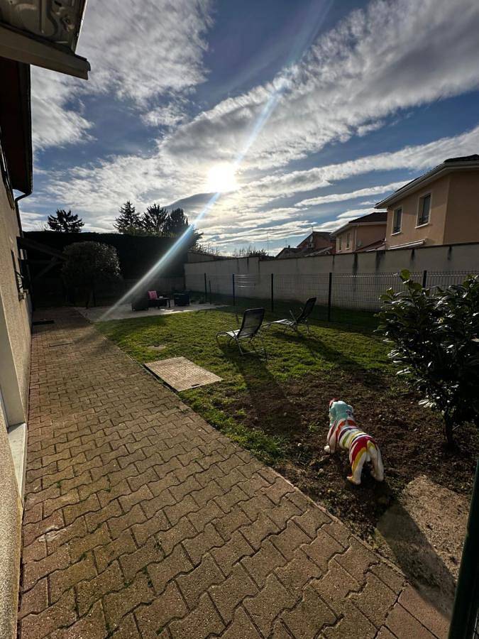 Gîte pour 6 personnes, avec jardin à Satolas-et-Bonce - 3