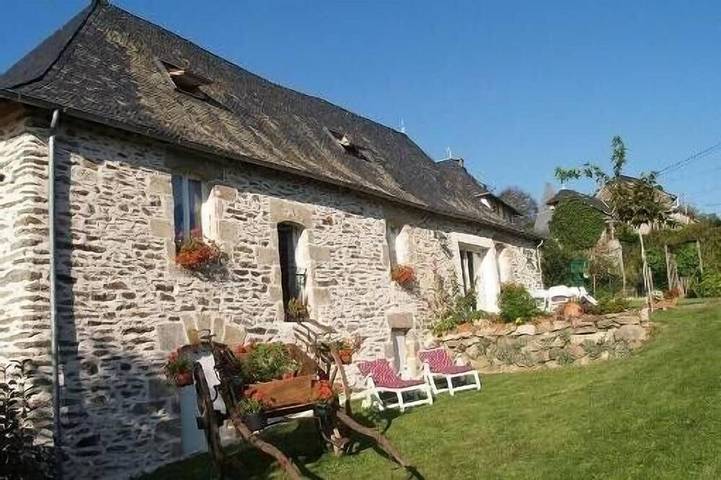 Gîte pour 5 personnes, avec jardin, animaux acceptés à Saint-Hilaire-Peyroux