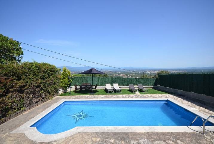 Casa rural para 6 personas, con jardín, Se admiten mascotas en Massanet de la Selva - 2