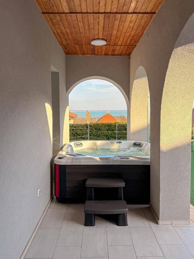 Ferienwohnung für 14 Personen, mit Garten und Pool sowie Whirlpool in Balatonalmadi - 2