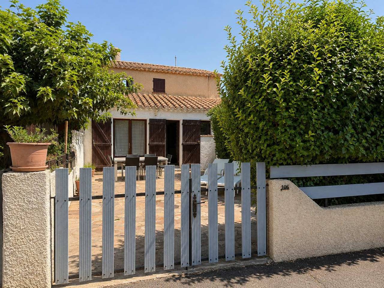 Mediterranean villa   Walking distance to the beach 2 terraces in Vendres, Costa mediterránea (Francia)