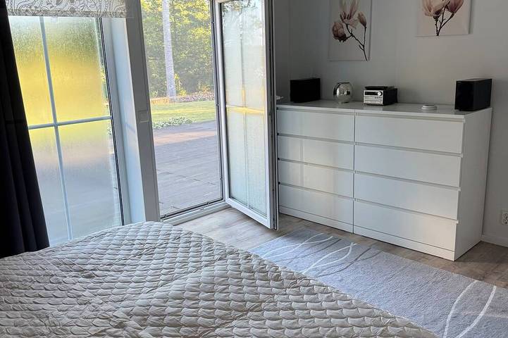 Schweden-Auszeit: Lake Lodge mit Wintergarten, Sauna, Kamin & Boot direkt am See in Alsterbro, Nybro und Umgebung