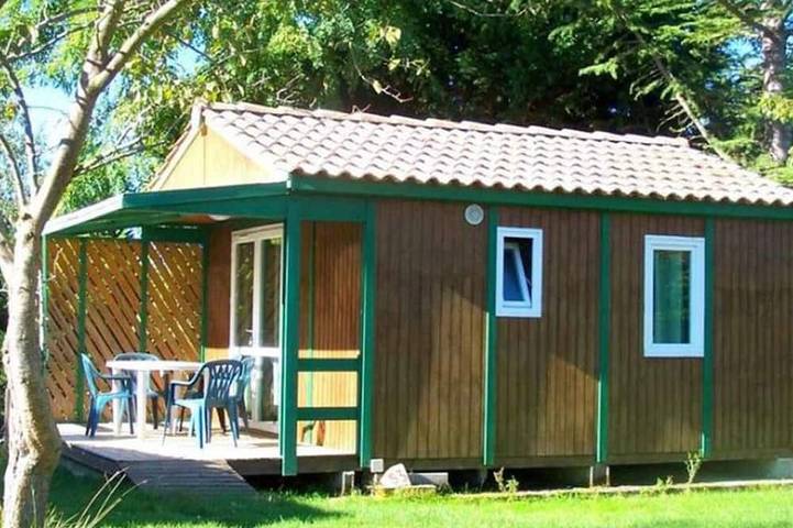 Gîte pour 5 personnes, avec terrasse et piscine, animaux acceptés à Camon