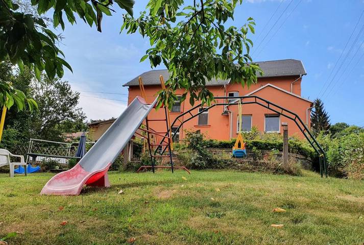 Ferienwohnung für 5 Personen, mit Terrasse und Garten sowie Ausblick in Greiz
