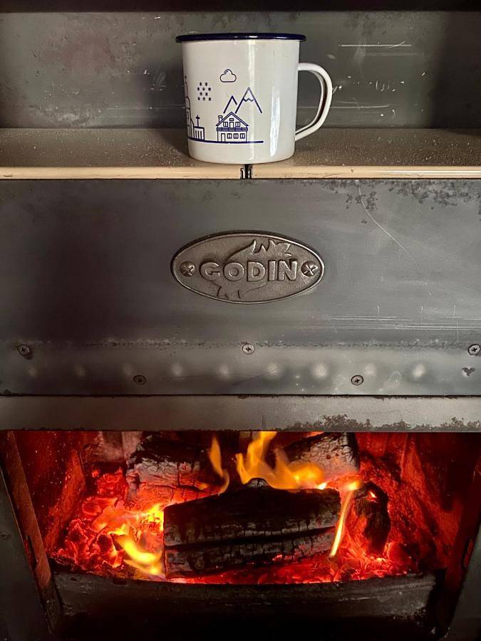 Gîte pour 6 personnes, avec vue ainsi que vue sur le lac et terrasse à Miremont - 3