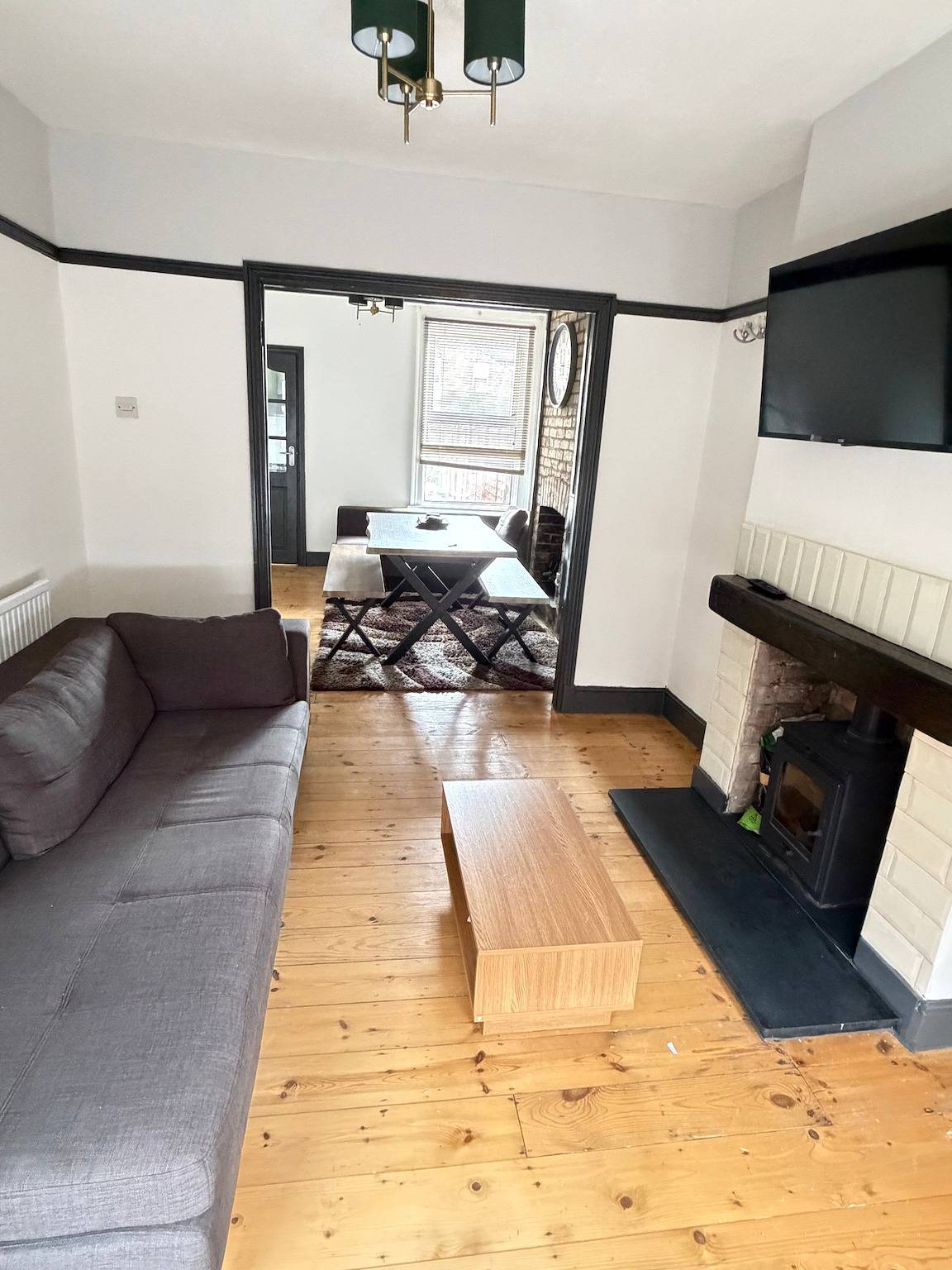 3 Bed House Contractor Friendly Long Stays Welcome in Bedford