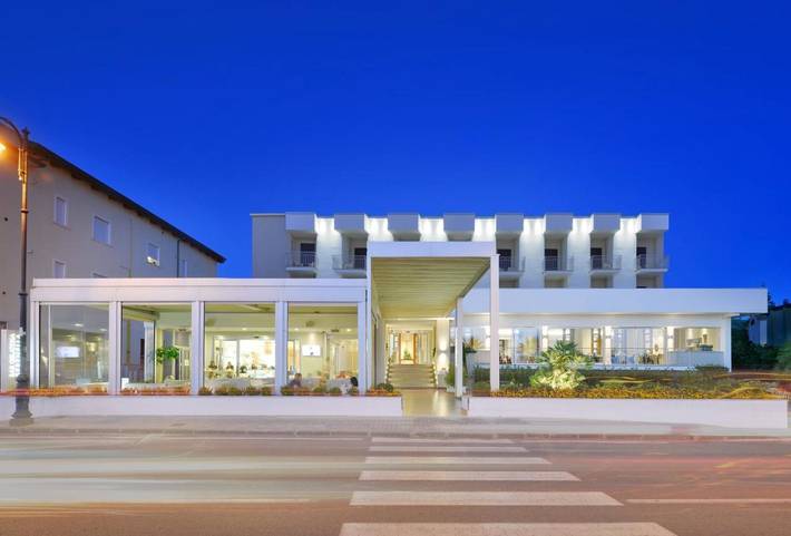 Hotel per 4 persone, con Balcone e Terrazza nonché Giardino e Panorama ad Agropoli