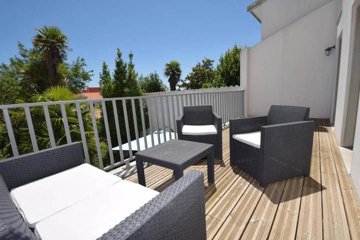 Villa pour 7 personnes, avec Terrasse ainsi que Jardin et Vue à Royan