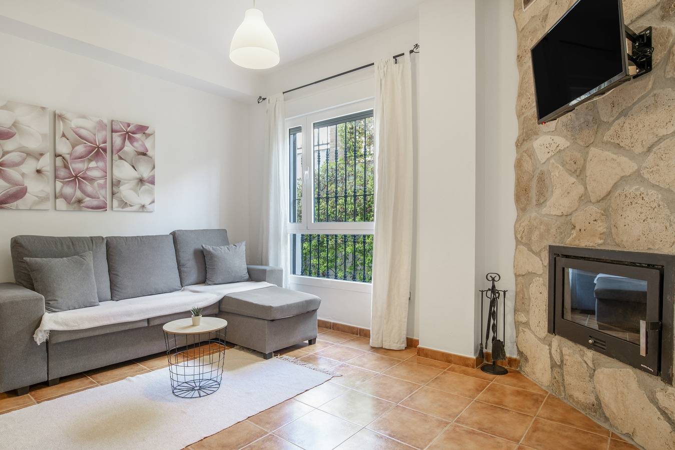 Appartement entier, Appartement « Casa Riguelas » avec vue sur la montagne, piscine et jardin partagés in Montejaque, Province de Málaga