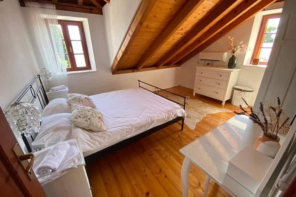 Seafront Historic Villa | Private pool, kayaks and bikes in Viganj, Peljesac