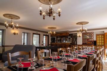 Gîte pour 12 Personnes dans Les Hermaux, Parc naturel régional de l'Aubrac, Photo 1