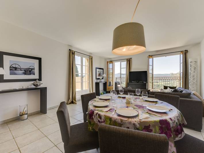 Gîte pour 6 personnes, avec Balcon ainsi que Terrasse et Vue à Grimaud - 3