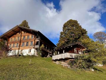 Cottage pour 4 personnes, avec terrasse ainsi que piscine et jardin à Habkern