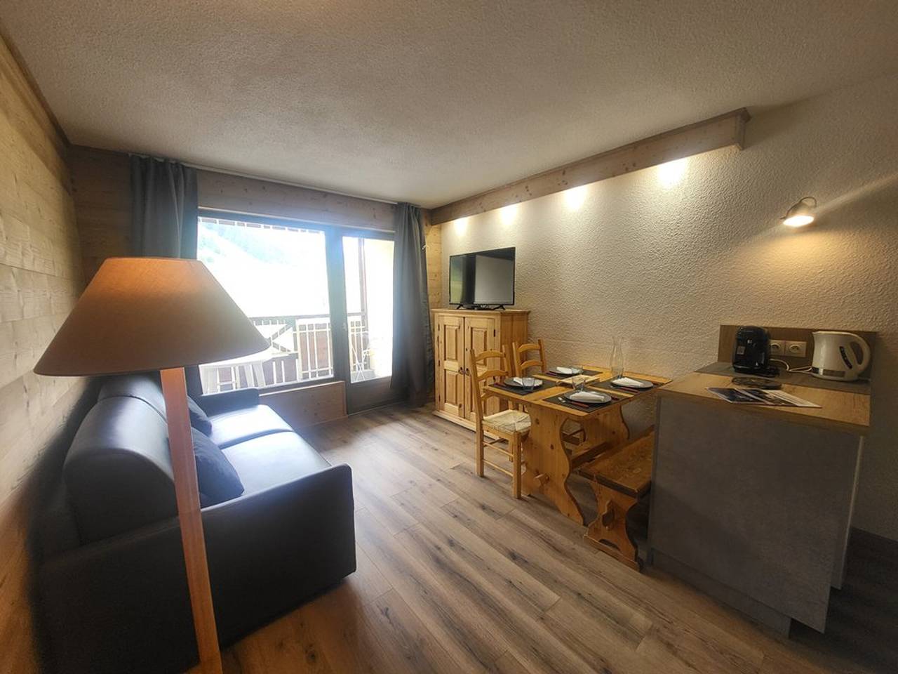 Entire studio, Ski-In/Ski-Out Studio with Mountain Area and Balcony Facing the Slopes in Montgenèvre in Montgenèvre, Briançon region