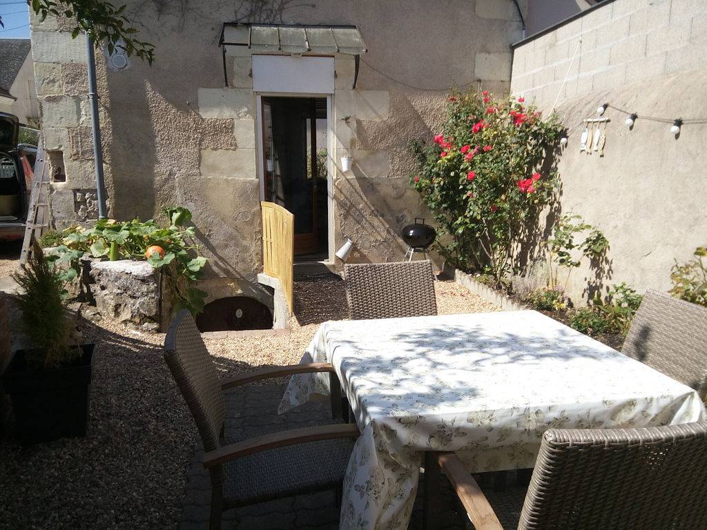 Mini Tribu de Beauval jolie cour, parking in Saint-Aignan, Région de Romorantin-Lanthenay