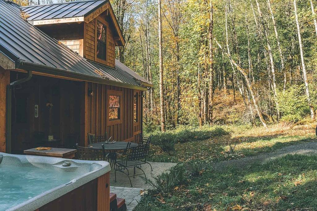 Charming, Artfully Crafted Cedar Springs Cabin, Secluded Forest, Bbq, Hot Tub in Welches, Mount Hood