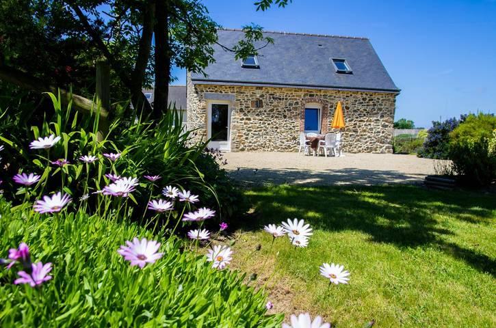 Gîte pour 3 personnes, avec Jardin à Hillion