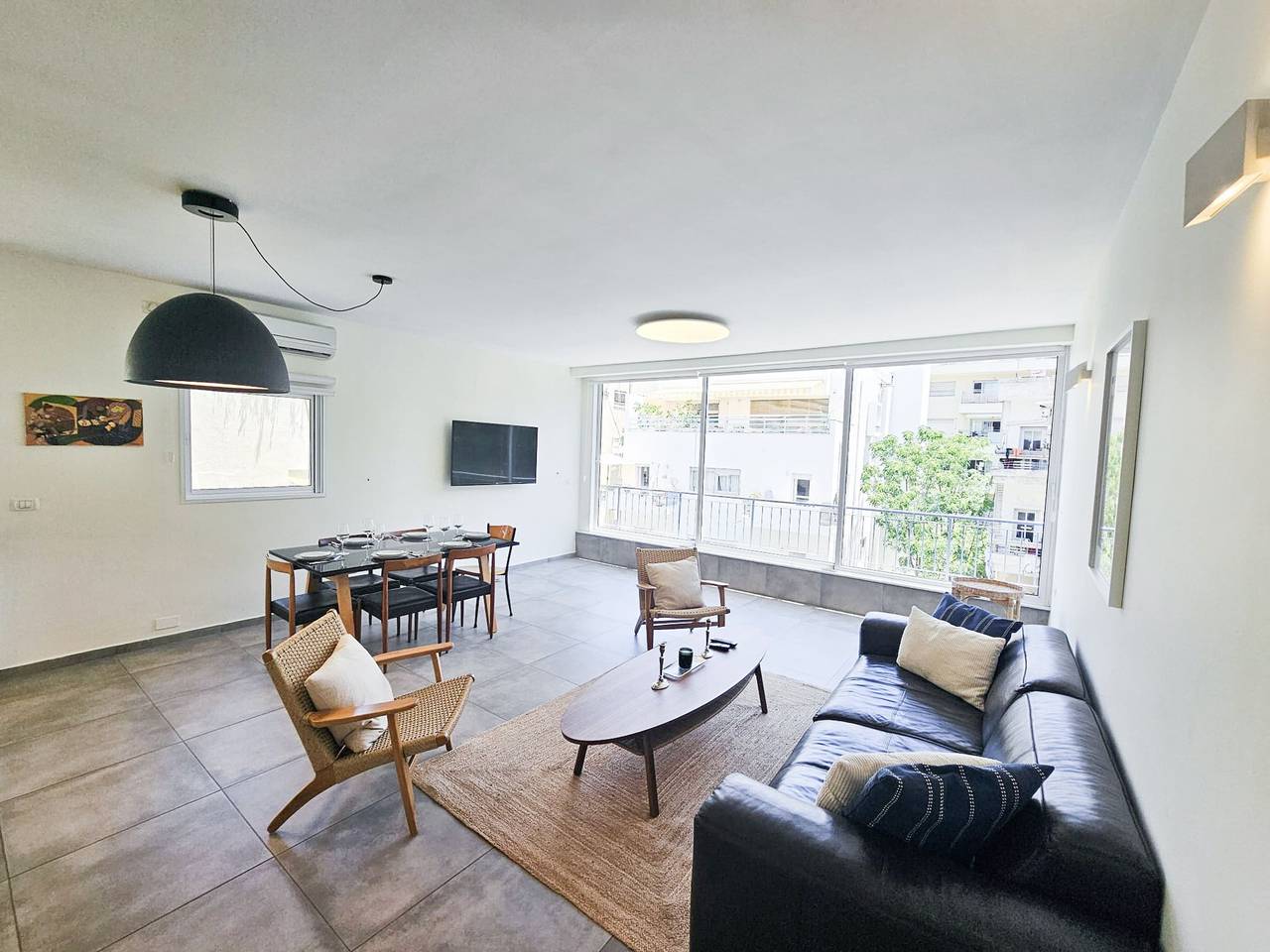 Ganze Wohnung, Spacious Quiet 2Br & Parking City Center by Feelhome in Tel Aviv, Bezirk Tel Aviv
