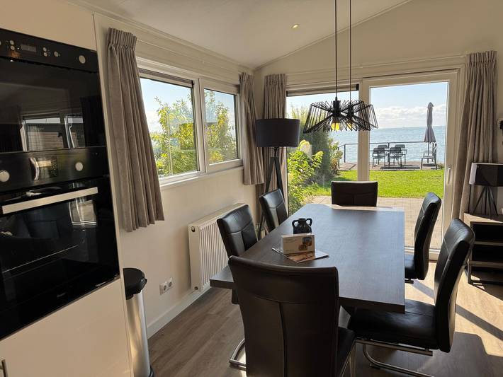 Chalet Timeout Erste Reihe Markermeer mit traumhaftem Meerblick und Steg in Bovenkarspel, Markermeer