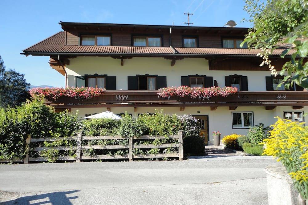 Entire apartment, Vacation apartment Pension Eberharter in Mayrhofen, centrally but quietly located in Mayrhofen, Ziller valley alps
