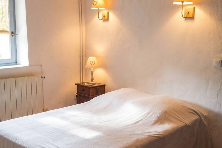 Location de vacances pour 8 personnes, avec Terrasse ainsi que Jardin et Piscine à Saint-Julien-de-la-Nef - 3
