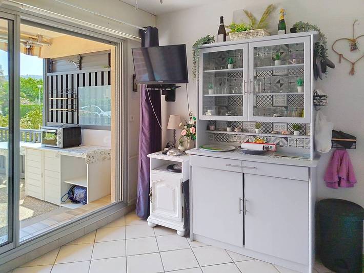 Gîte pour 4 personnes, avec Terrasse et Piscine dans Plage La Favière - 4