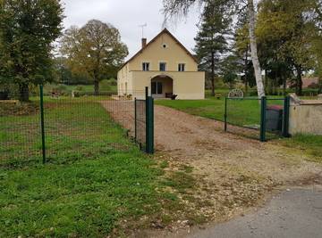 Chambre d’hôte pour 2 personnes, avec jacuzzi et jardin, animaux acceptés à Léré