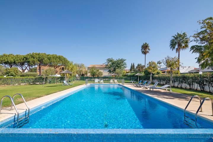 Apartamento de férias para 4 pessoas, com jardim e piscina infantil na Praia dos Salgados