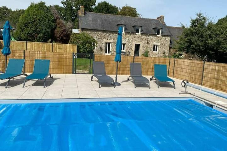 Maison de vacances pour 6 personnes, avec Terrasse ainsi que Jardin et Piscine à Taden