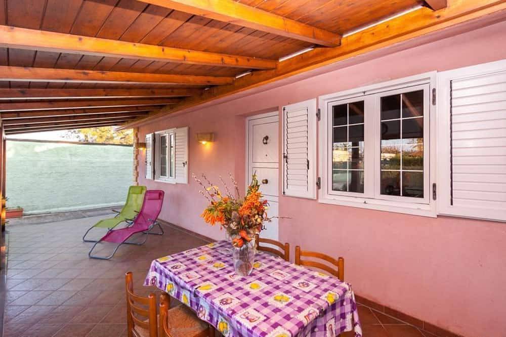 Entire apartment, Glicine 7, your seaside holidays in Piana Calzata, Palermo Province