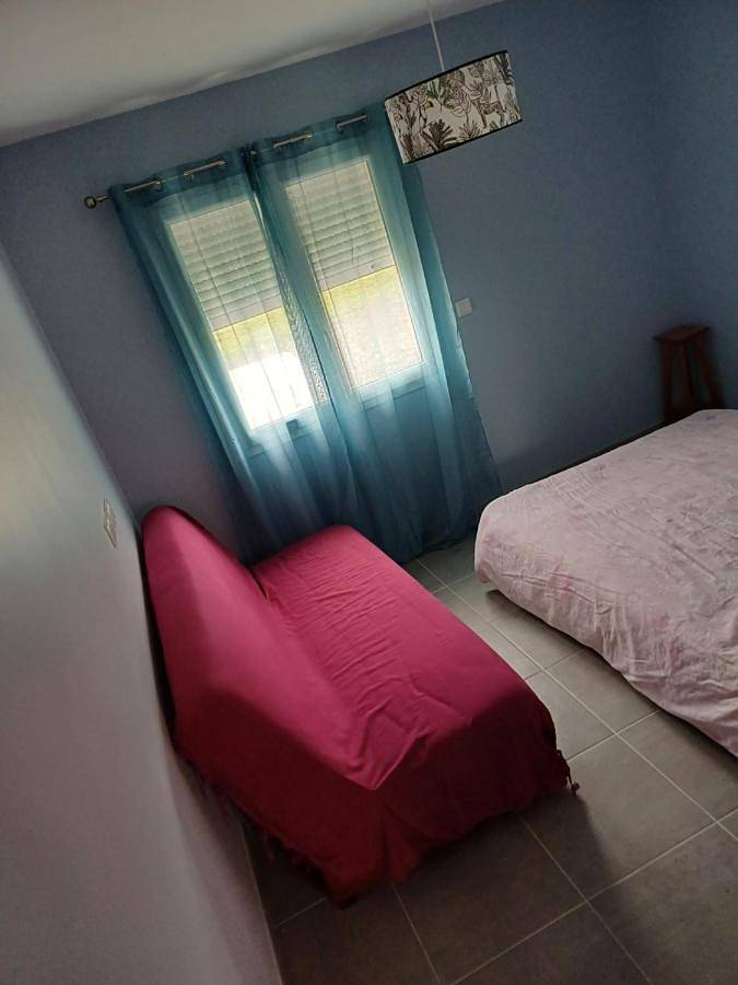 Location de vacances pour 7 personnes, avec vue et jardin ainsi que terrasse et piscine à Chapdeuil - 4