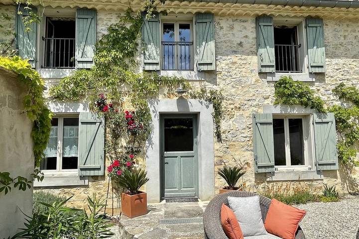 Gîte pour 5 personnes, avec jardin ainsi que terrasse et piscine, animaux acceptés à Serviès-en-Val