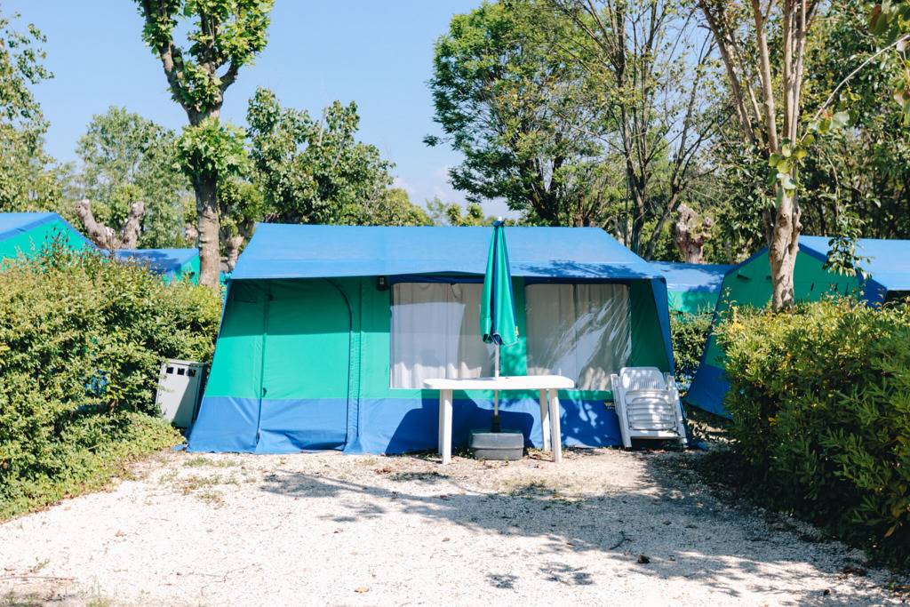 Ganze Wohnung, Camping Iris Park Zelt Family Tenda für 6 Personen in Moniga del Garda, Gardasee-Berge