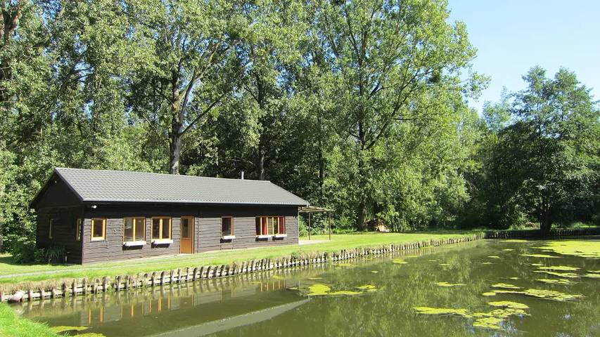 Location de vacances pour 5 personnes, avec jardin à Ciney