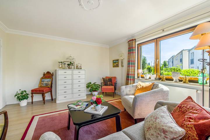 Entire apartment, Casa Toscana with Private Garden, Balcony, and Wi-Fi in Reutlingen, Neckar-Alb
