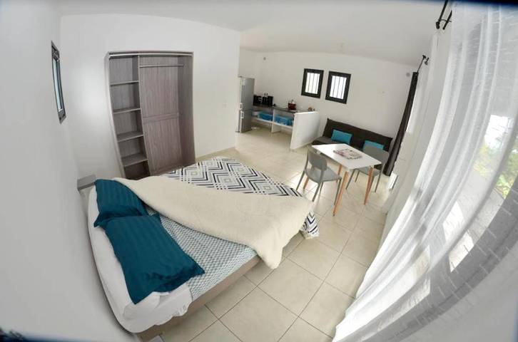 Location de vacances pour 2 personnes, avec terrasse et jardin dans Les Lianes - 3