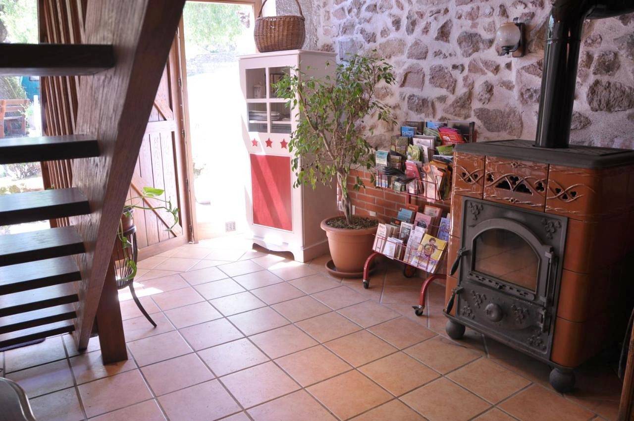 La Ferme aux abeilles in Ambierle, Roanne en omgeving