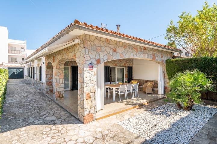 Ferienhaus für 8 Personen, mit Garten