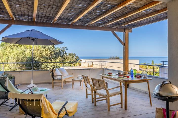 Gîte pour 4 personnes, avec terrasse, adapté aux familles dans Sant Ambroggio