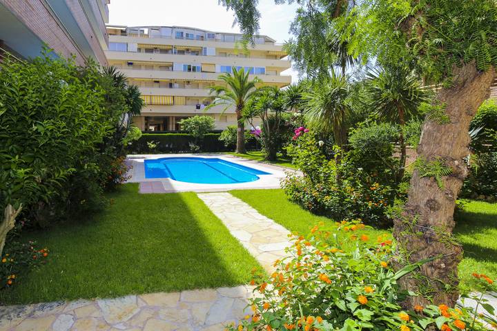Gîte pour 6 personnes, avec piscine ainsi que balcon et vue dans La Pineda - 2