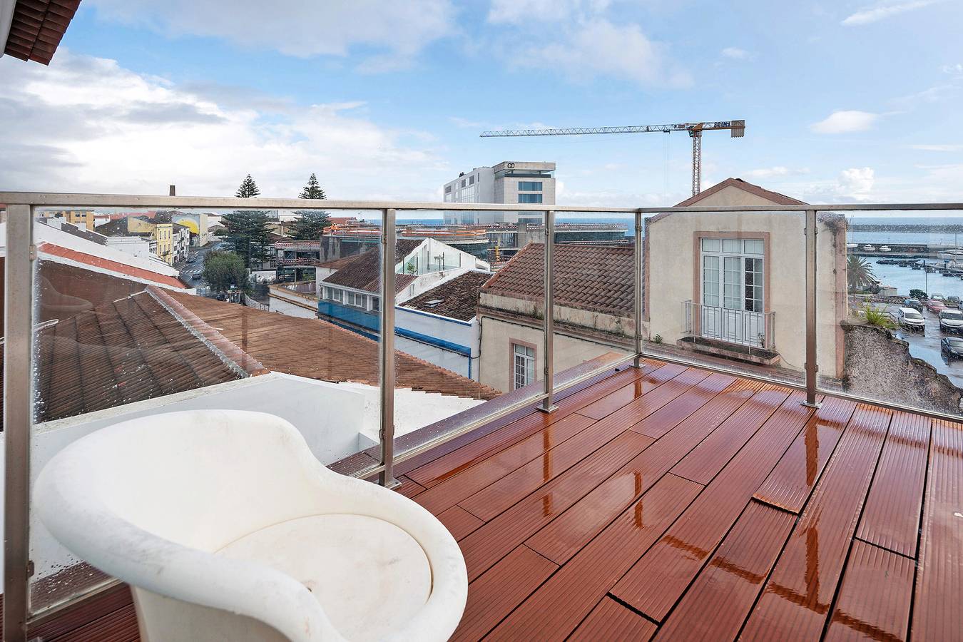 Apartamento entero, Apartamento 'Flor Do Mar House' con vistas al mar, terraza privada y Wi-Fi in Isla de San Miguel, Ponta Delgada