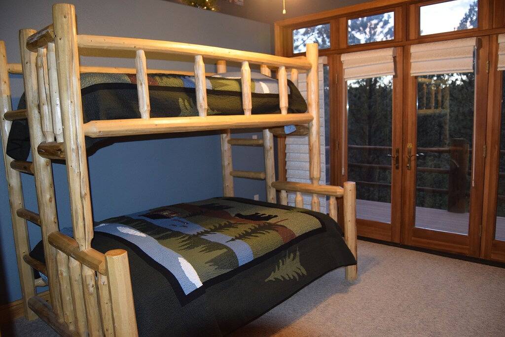 Ruhiges, privates Blockhaus mit außergewöhnlichen Ausblicken und Annehmlichkeiten in Black Hills